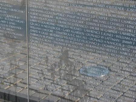 damage to vietnam memorial